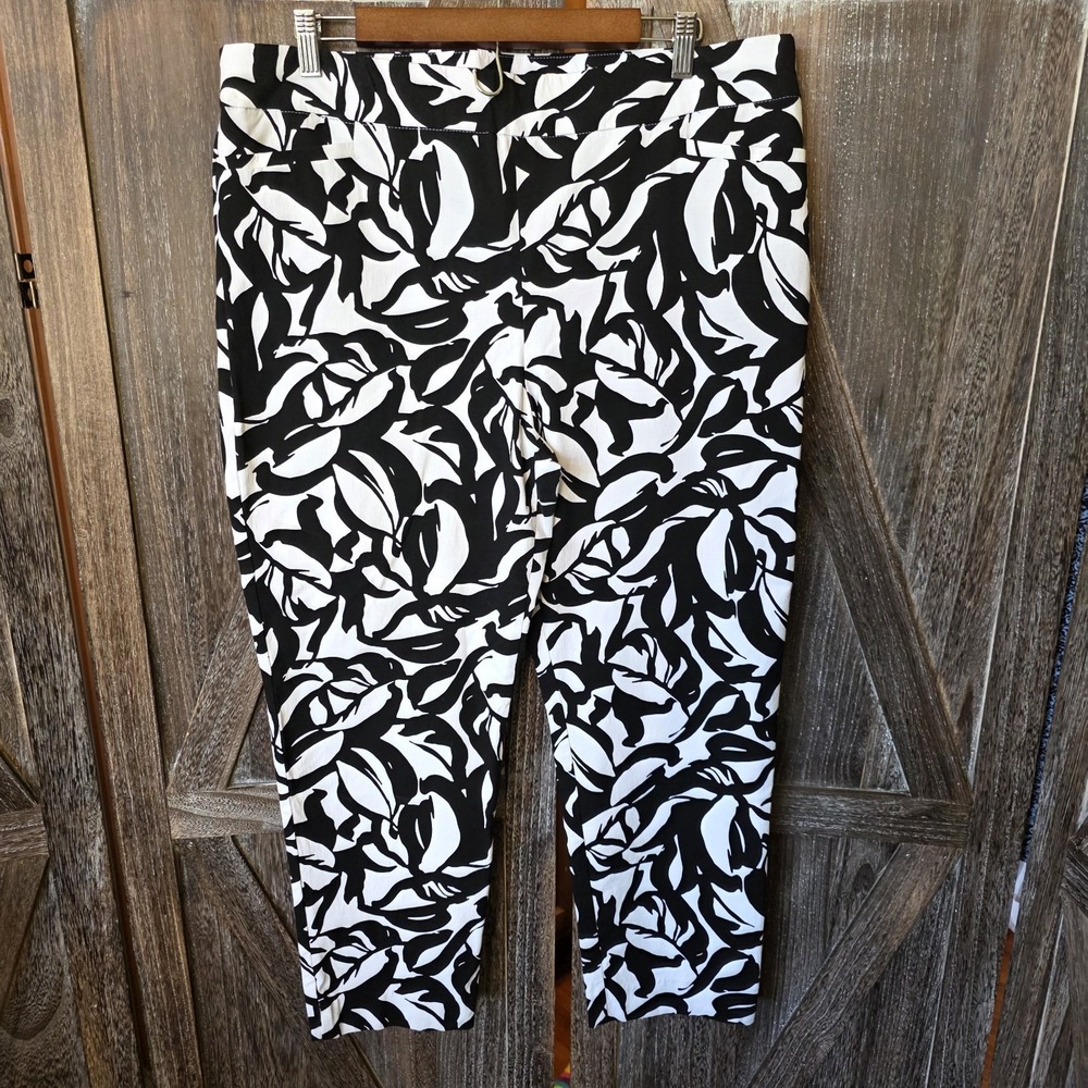 Chico's Pants Womens Size 3R (US 16R) Black & White Floral Palms Stretch Cropped